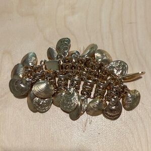 Vintage gold Napier shell clam charm clasp bracelet